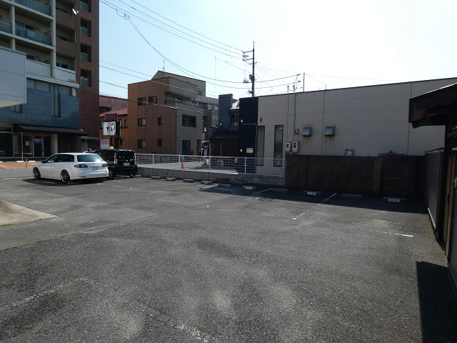 中央町L・Fしまむらパーキングの外観
