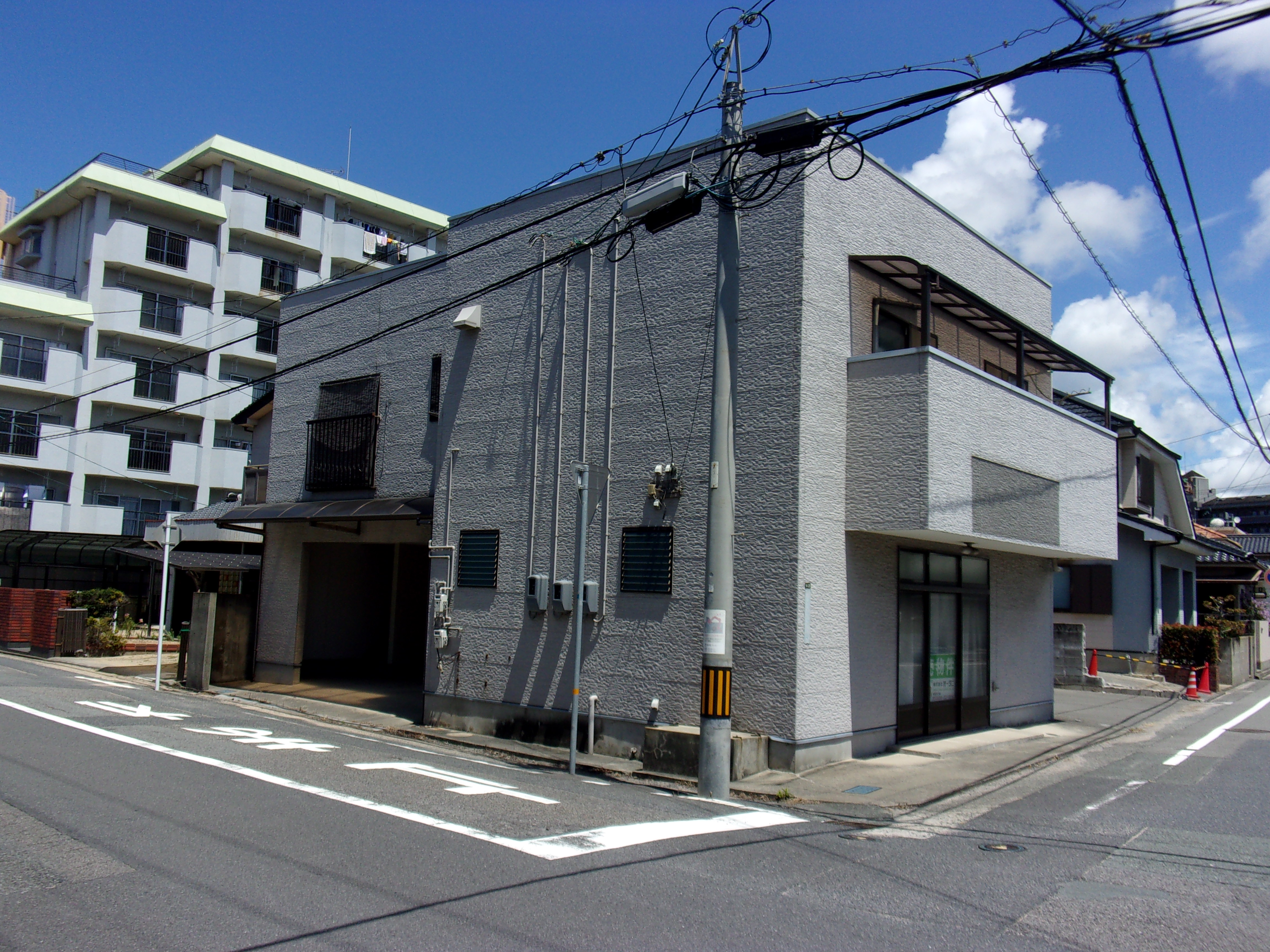 東新川町N居宅・店舗の外観
