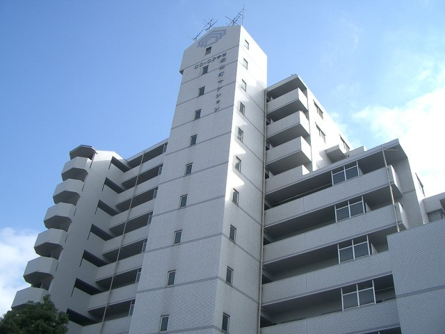 CO-OP松山町マンションの外観