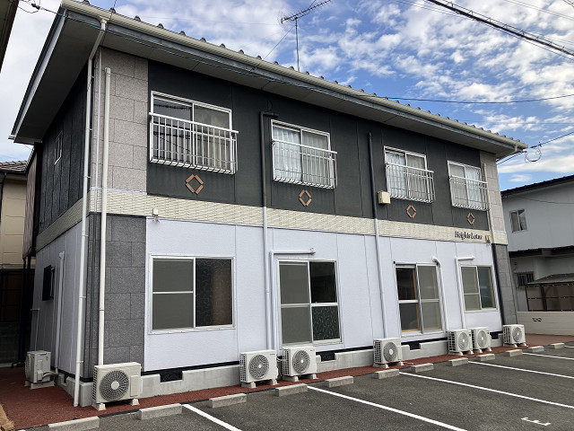 ハイツロータスの外観