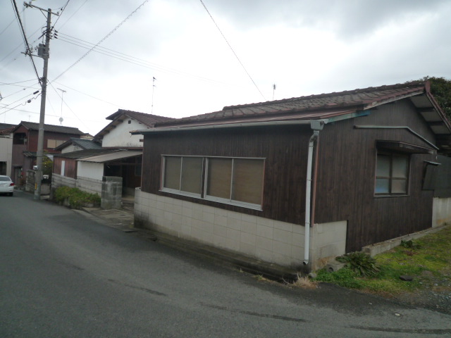 東須恵　建物付売地の外観