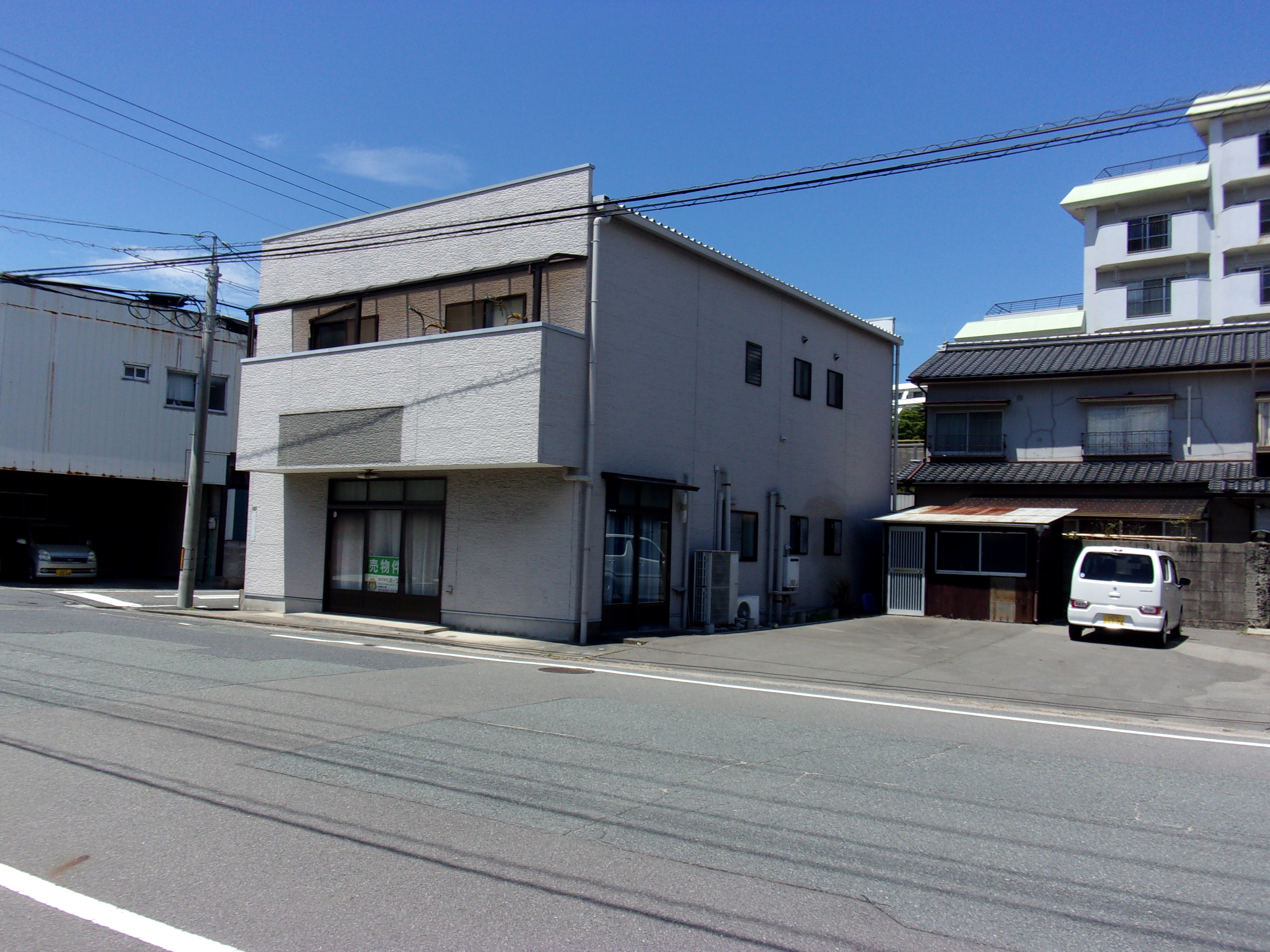 東新川町 店舗付き住居の外観