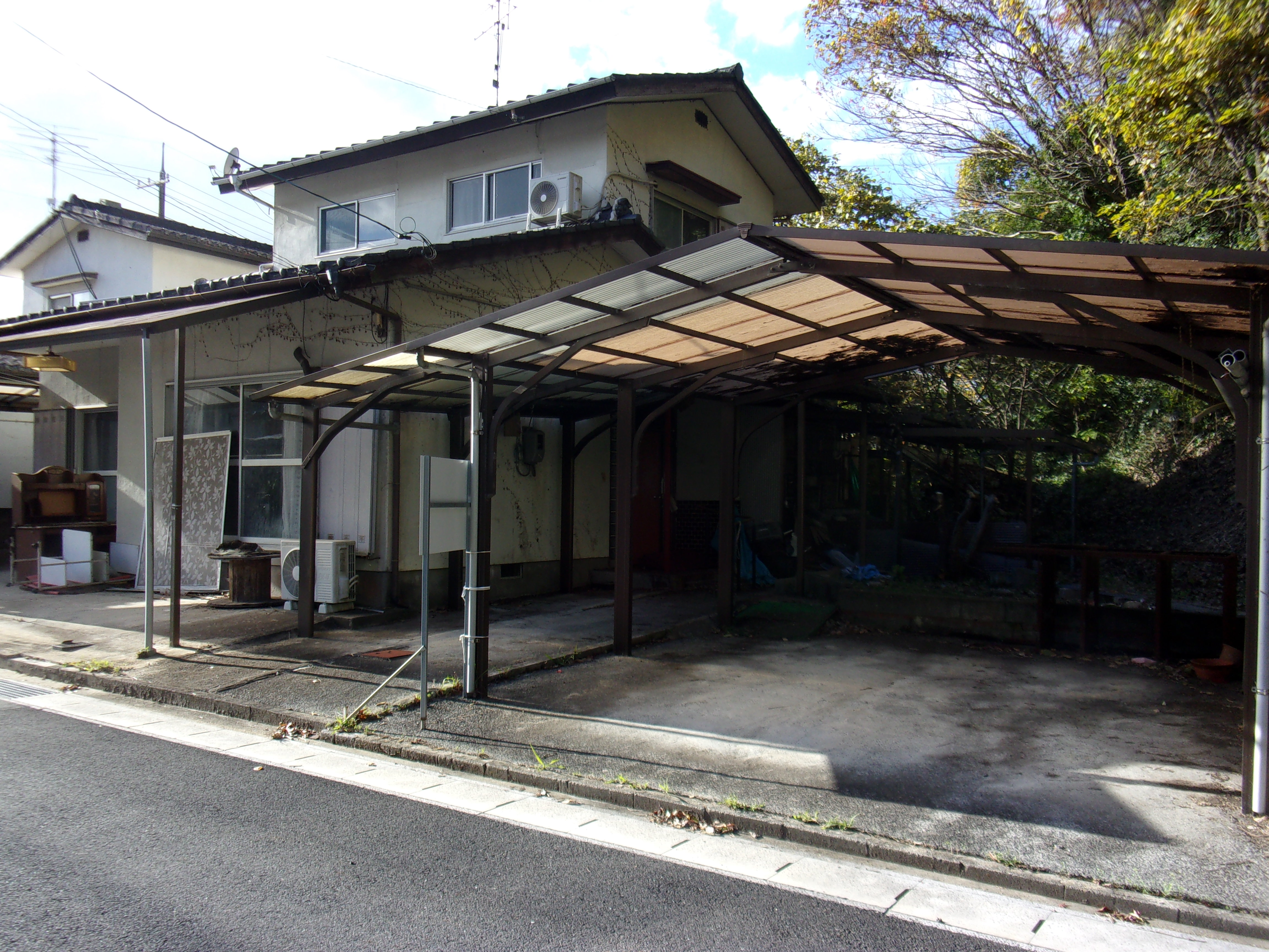 際波（大和団地）売地　古家付現況渡しの外観