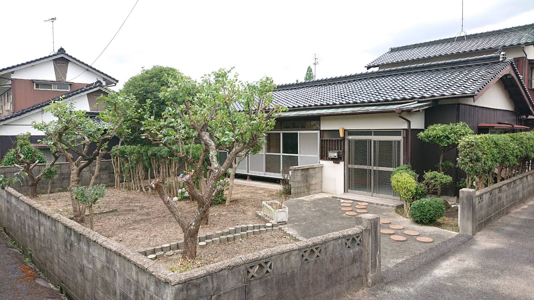 厚狭　売地（古家付現況渡し）の外観