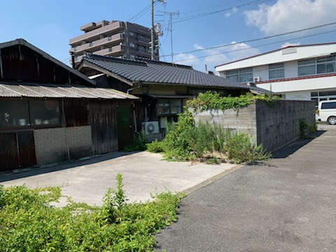 神原町二丁目　売地　古家付現状渡しの外観
