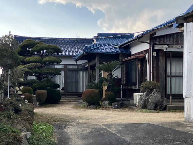 際波　売家の外観