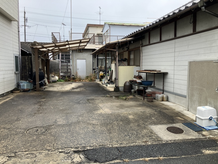 明治町一丁目　売地　古家付現況渡しの外観