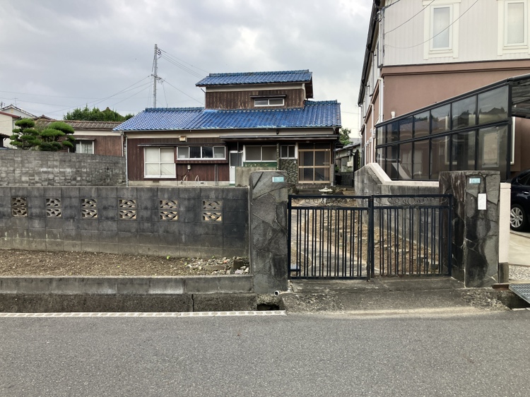 上条四丁目　売地　古家付現況渡しの外観