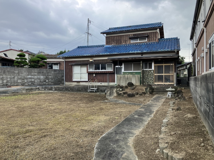 上条四丁目 売地 古家付現況渡しの外観