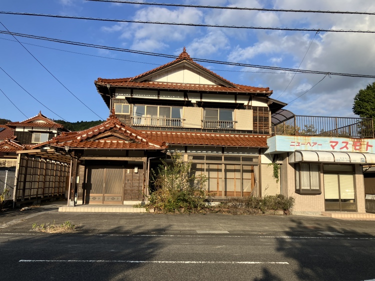 美祢市西厚保本郷　売家（店舗付）の外観